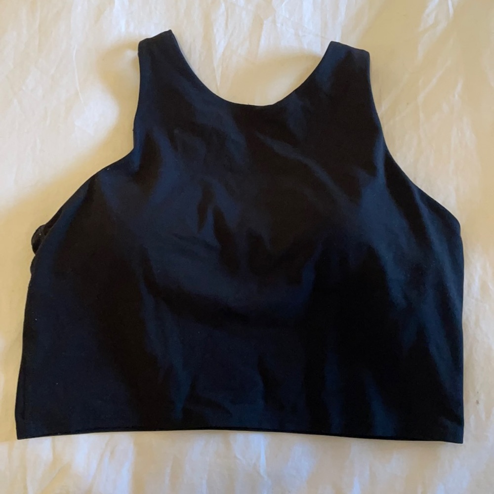 Built in bra athleta crop top! Great shape!